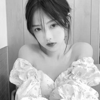 黑白系女生头像霸气真人