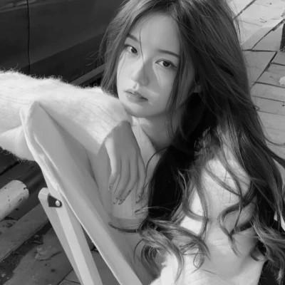 黑白系女生头像霸气真人