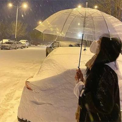 冬季下雪天氛围感女生头像