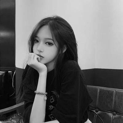 黑白系女生头像霸气真人