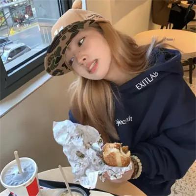 女生用自己头像做微信头像