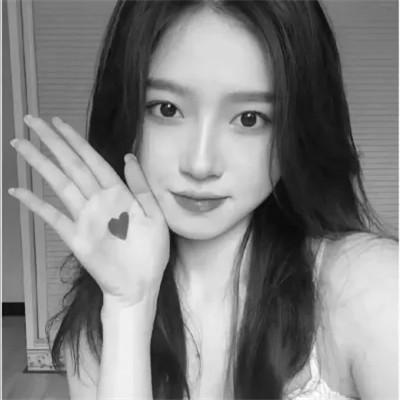 黑白系女生头像霸气真人