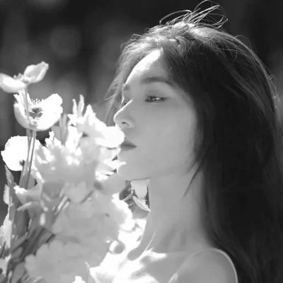 黑白系女生头像霸气真人