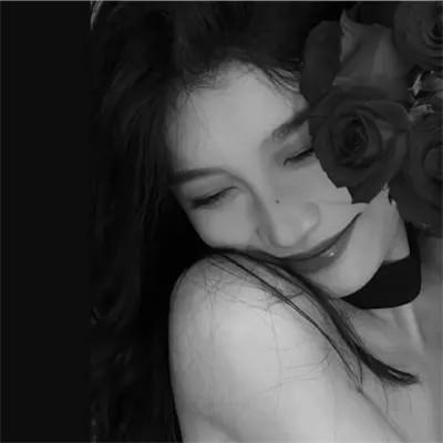 黑白系女生头像霸气真人