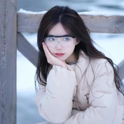冬季下雪天氛围感女生头像