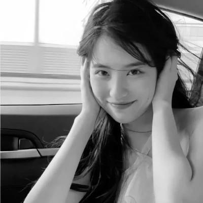 黑白系女生头像霸气真人