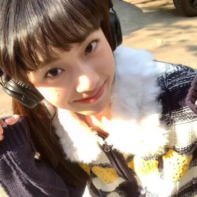 女生用自己头像做微信头像