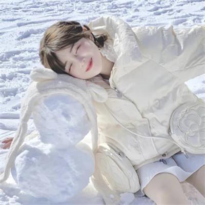 冬季下雪天氛围感女生头像