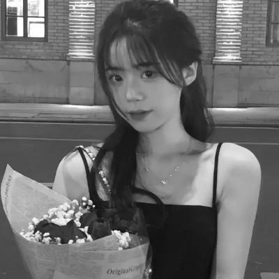 黑白系女生头像霸气真人
