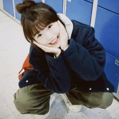 胶片风格女生头像小众