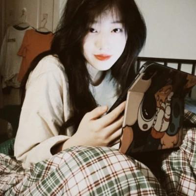 胶片风格女生头像小众