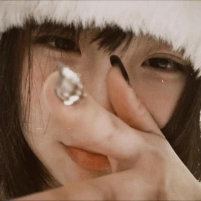 胶片风格女生头像小众