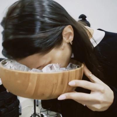 胶片风格女生头像小众