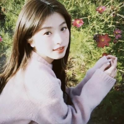 胶片风格女生头像小众