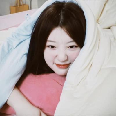 胶片风格女生头像小众