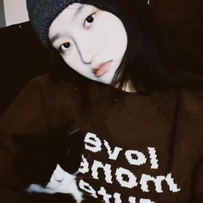 胶片风格女生头像小众