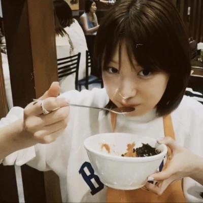 胶片风格女生头像小众