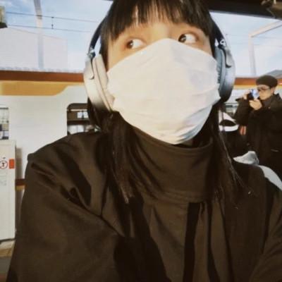 胶片风格女生头像小众
