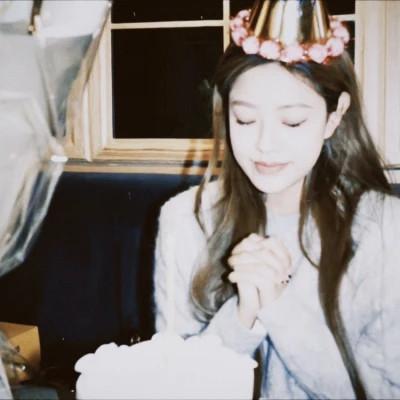 胶片风格女生头像小众