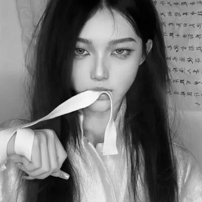 好看的黑白氛围感女头图片