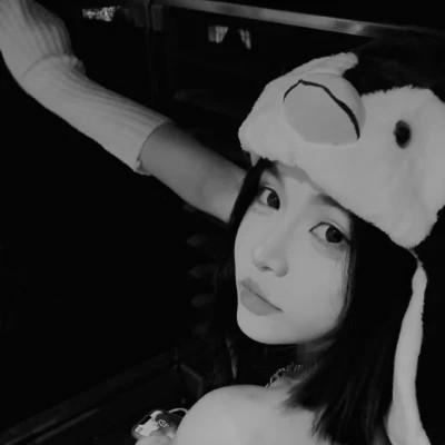 高质量真人黑白女头