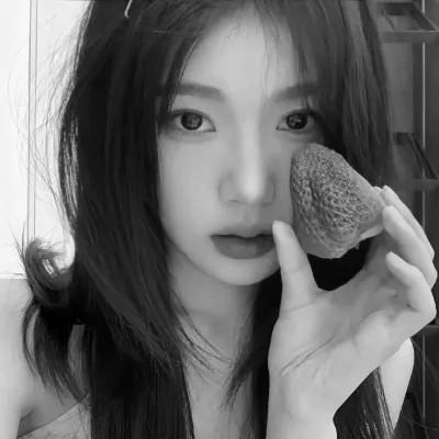 好看的黑白氛围感女头图片