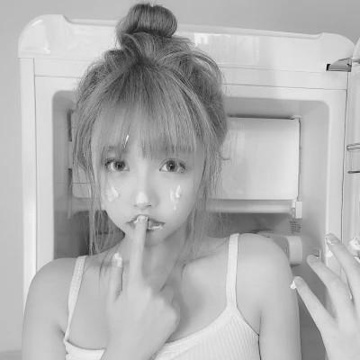 闺蜜头像四人真人女黑白
