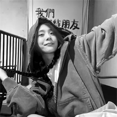 好看的黑白氛围感女头图片