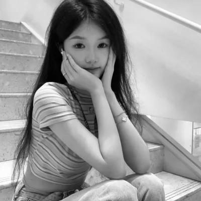好看的黑白氛围感女头图片