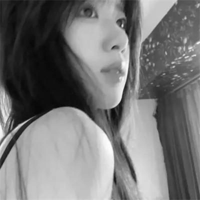 好看的黑白氛围感女头图片