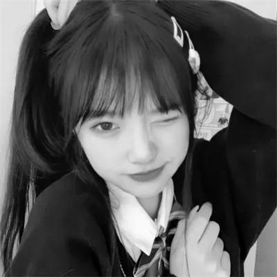 好看的黑白氛围感女头图片