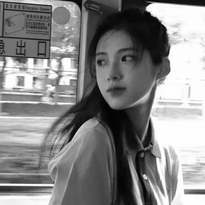 好看的黑白氛围感女头图片