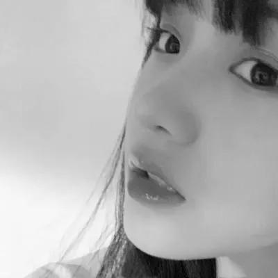 好看的黑白氛围感女头图片