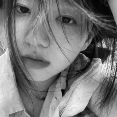 好看的黑白氛围感女头图片
