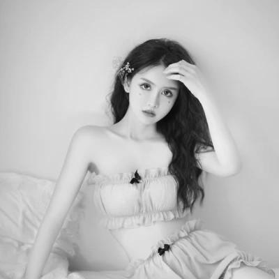 闺蜜头像四人真人女黑白