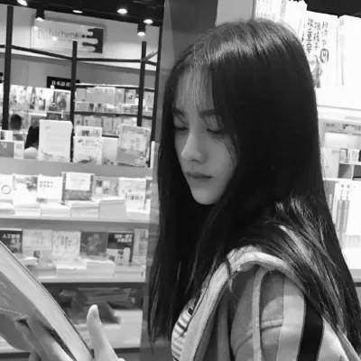 好看的黑白氛围感女头图片
