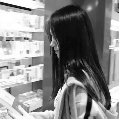 好看的黑白氛围感女头图片