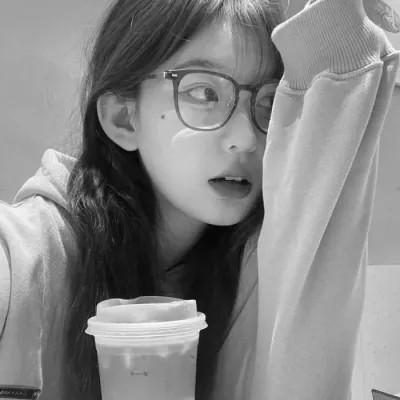 好看的黑白氛围感女头图片