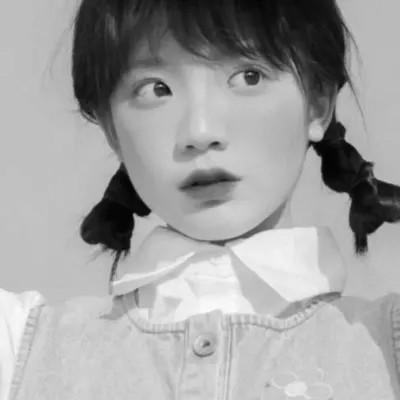 好看的黑白氛围感女头图片