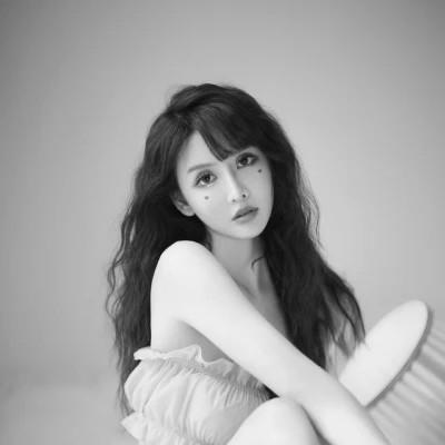 闺蜜头像四人真人女黑白