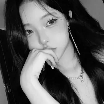 好看的黑白氛围感女头图片
