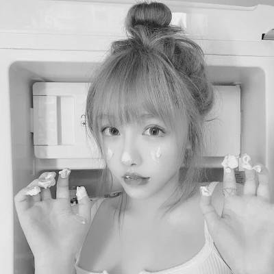 闺蜜头像四人真人女黑白
