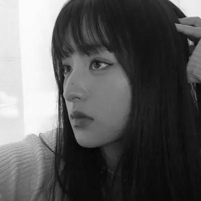 好看的黑白氛围感女头图片