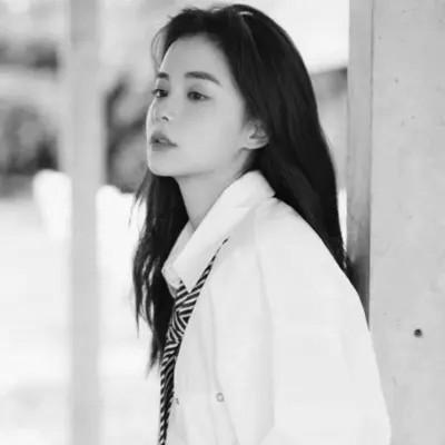 好看的黑白氛围感女头图片