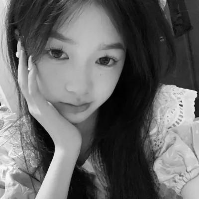 好看的黑白氛围感女头图片