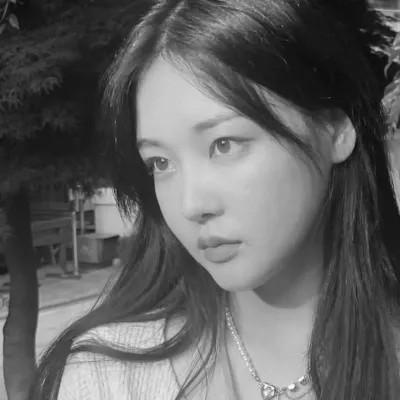好看的黑白氛围感女头图片
