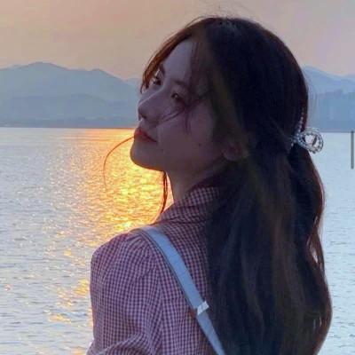 超火的温柔高清女生头像图片
