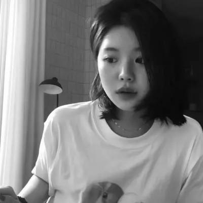 好看的黑白氛围感女头图片