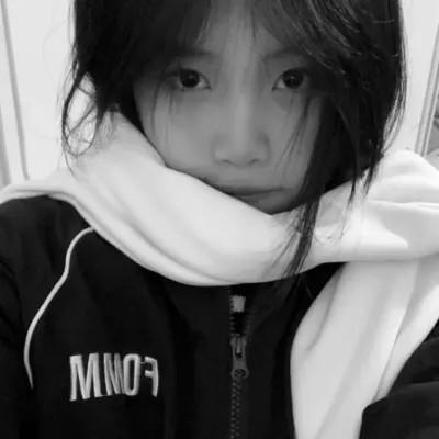 好看的黑白氛围感女头图片