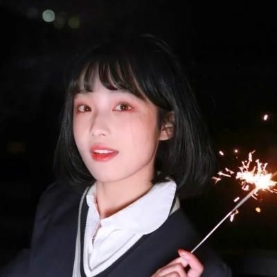 超火的温柔高清女生头像图片